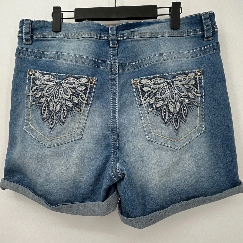 Copper Flash Curvy Denim Shorts Blue Medium Wash Embroidered Rhinestone Size 16 - Picture 2 of 6